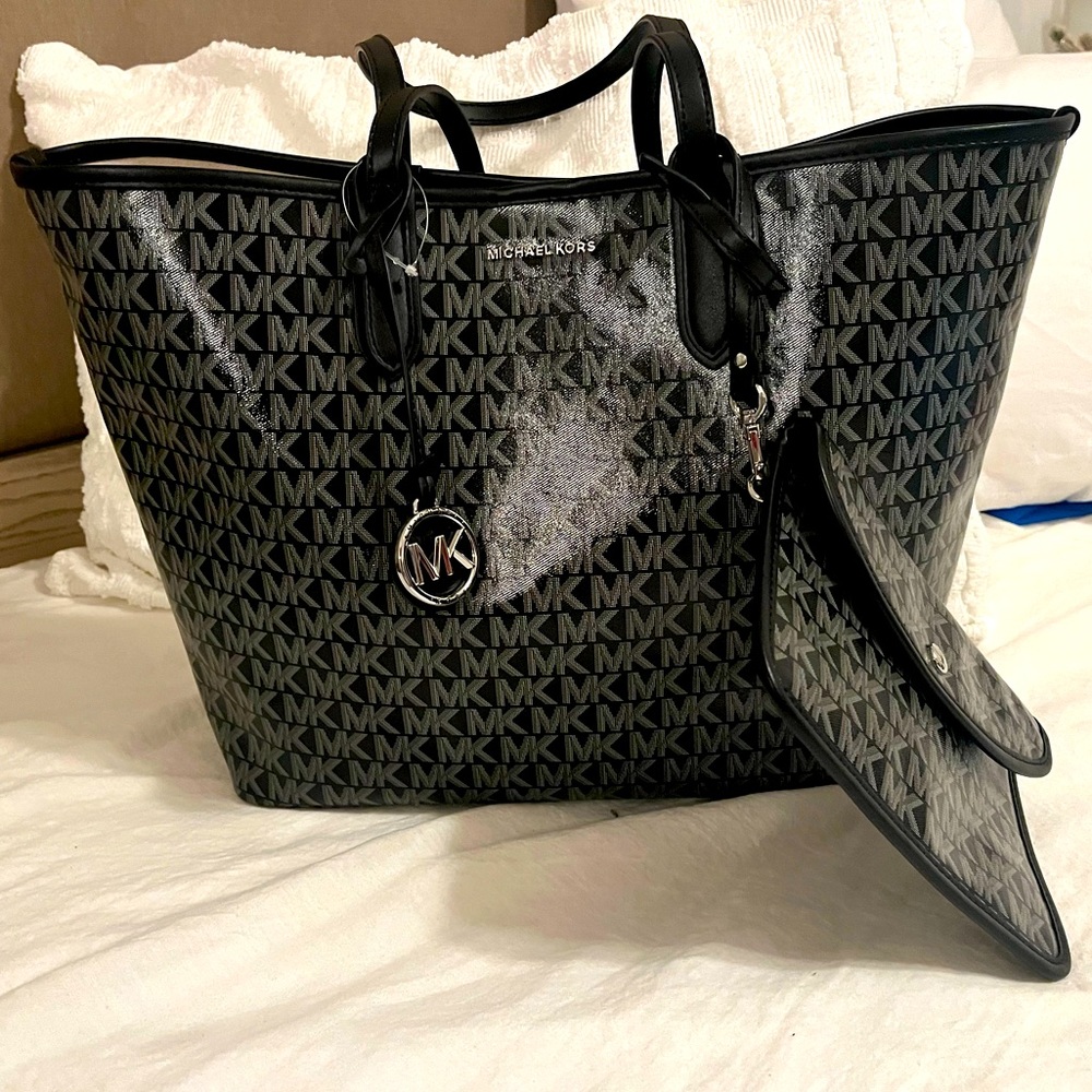 Michael Kors Jet Set travel bag